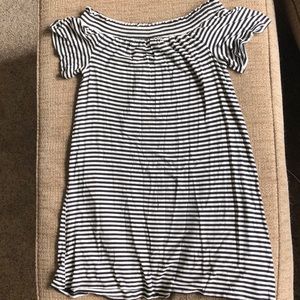 🔥3/$15!! Black and White Off the Shoulder Dress